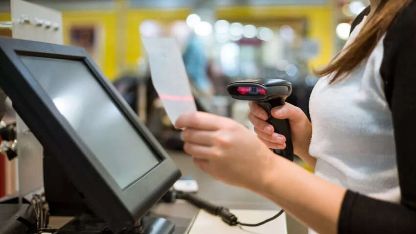 Українські продавці отримують від 20 до 80 тисяч гривень – в цьому році у них на третину зросли зарплати