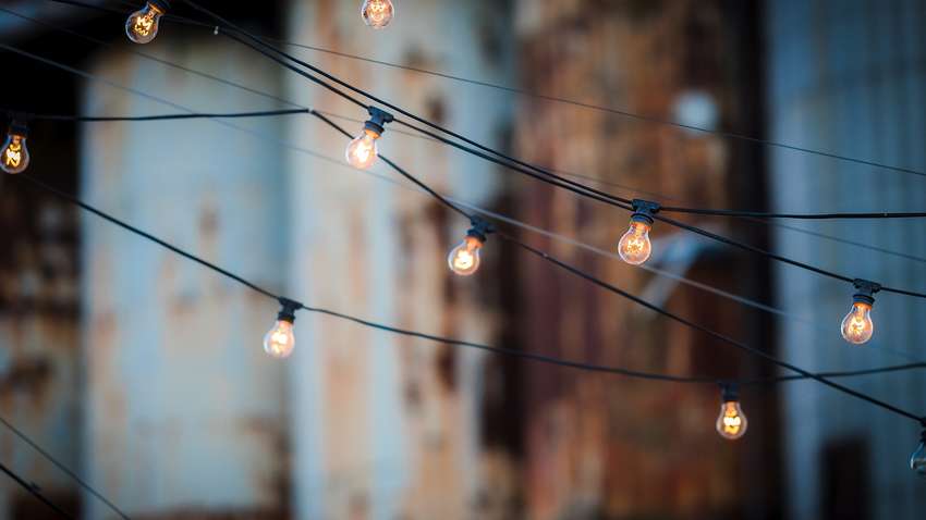 Регулятор оштрафовал три облэнерго из-за графика отключений на 85 тысяч гривен Регулятор оштрафовал три облэнерго из-за графика отключений на 85 тысяч гривен