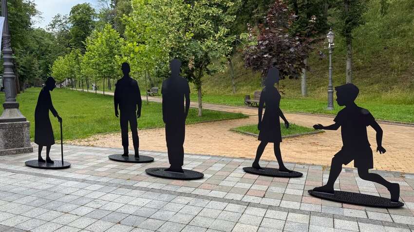 70 тисяч зниклих безвісти: їхні тіні тепер на Володимирській гірці