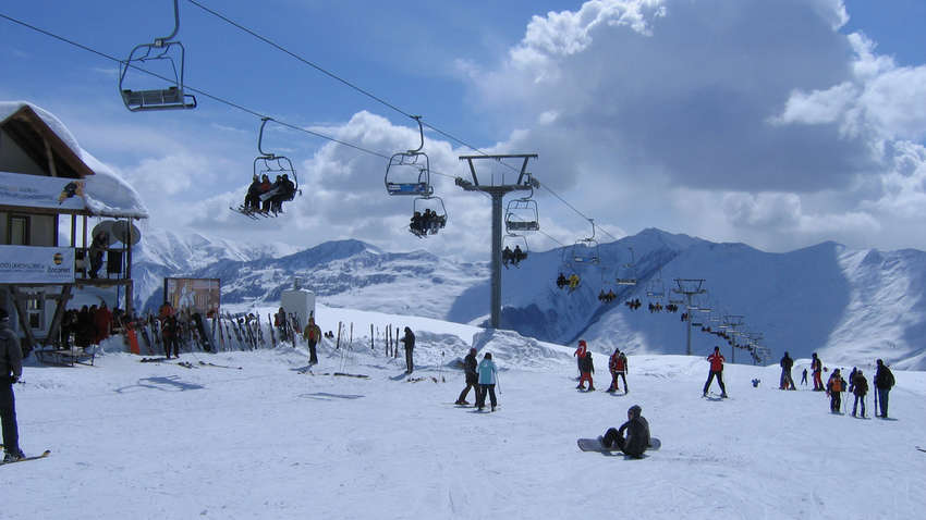 Франция закрывает все горнолыжные курорты на зимние каникулы - премьер-министр Франция закрывает все горнолыжные курорты на зимние каникулы - премьер-министр