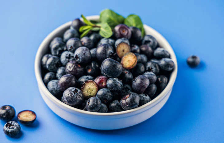 Чорниця, морква та риба: що потрібно їсти, аби зберегти гострий зір