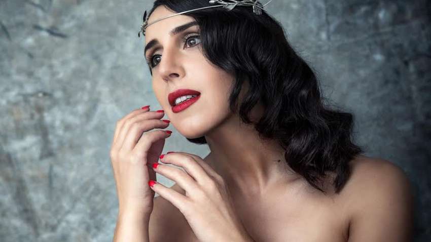 Джамала приміряла речі з секонд-хенду і здивувала яскравим образом