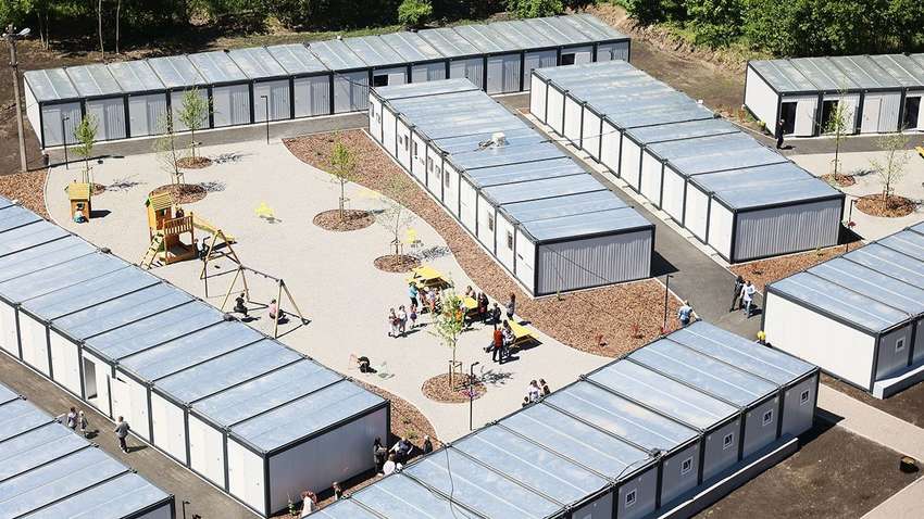 Польща та Великобританія збудують тимчасові містечка у двох областях України