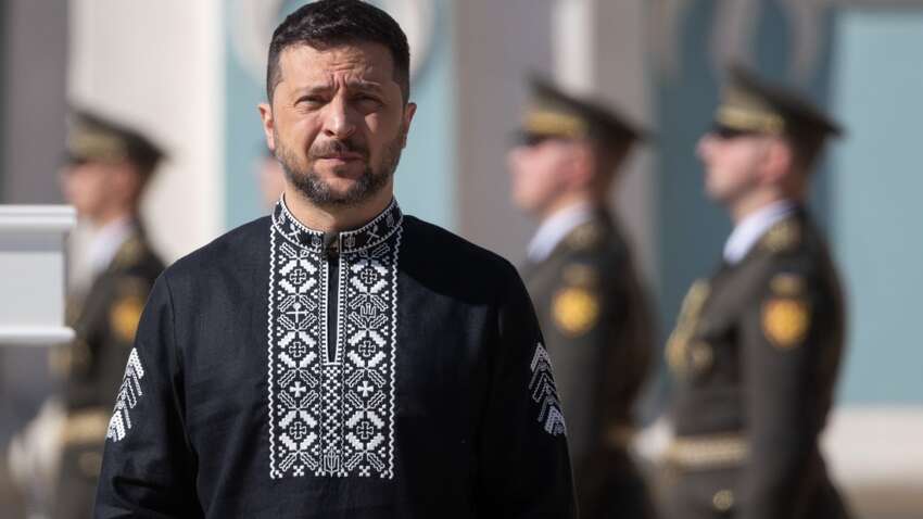 Владимир Зеленский отказался от костюма на важный праздник: дизайнер рассказал, какая причина Владимир Зеленский отказался от костюма на важный праздник: дизайнер рассказал, какая причина