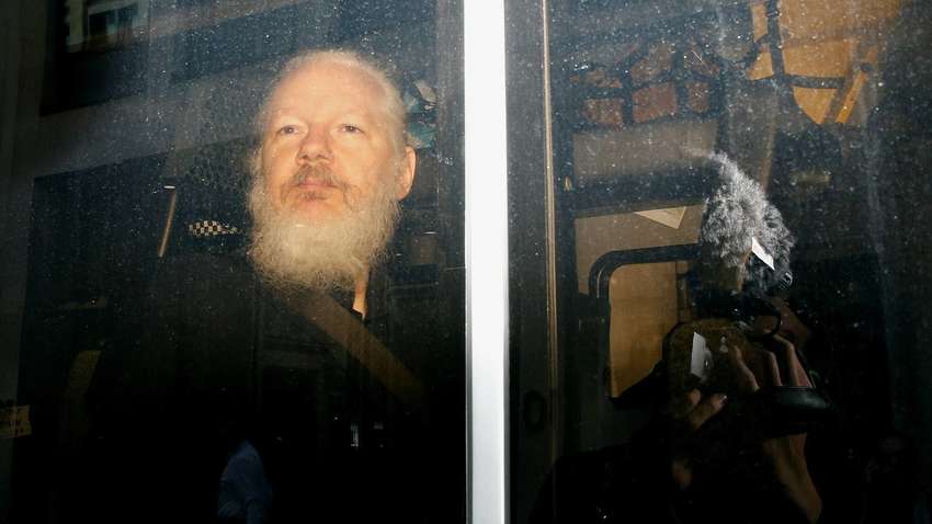 Засновник WikiLeaks Ассанж перебуває на межі смерті, - лікарі