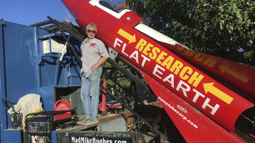 Известный сторонник "плоской Земли" разбился на самодельной ракете