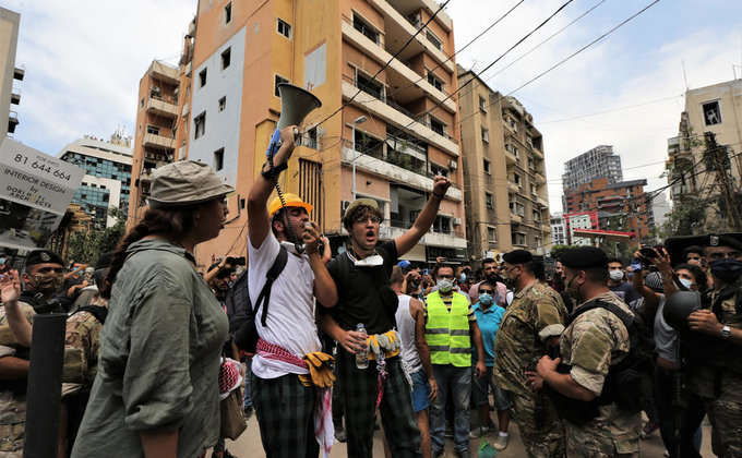 Президент Ливана озвучил новую неожиданную причину взрывов в Бейруте