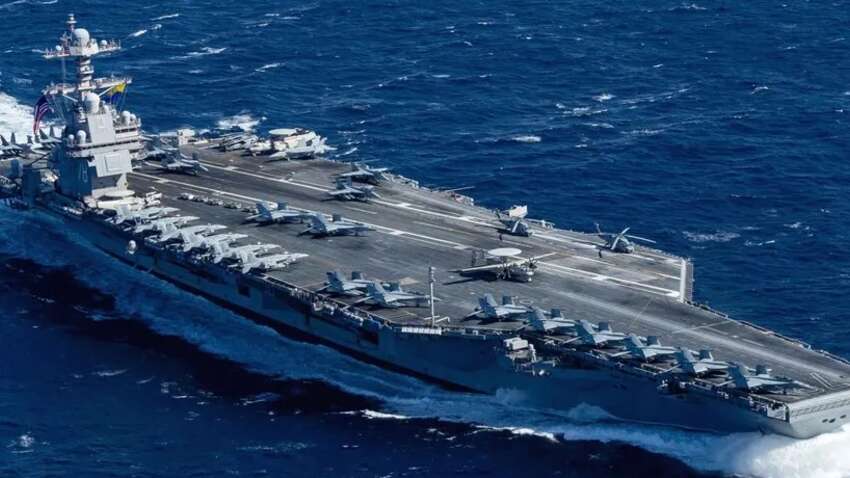 Крупнейший в мире авианосец покинет Ближний Восток после повреждения: что произошло