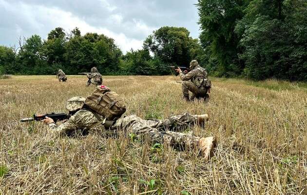 Это удивительная смесь Первой мировой и гибридной войны будущего, - американский ветеран о войне в Украине