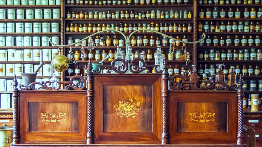 Кому принадлежат известные аптеки в Украине