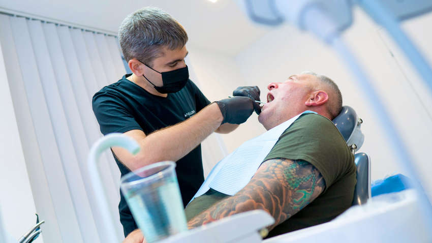 Почему нужно удалять зубы мудрости и сколько времени они растут? Почему нужно удалять зубы мудрости и сколько времени они растут?