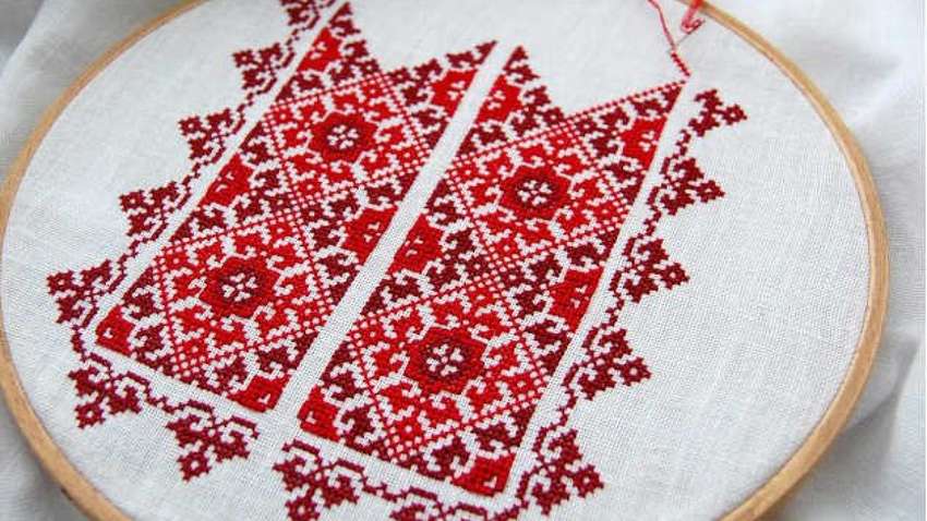 Перша в житті вишиванка, старовинна сорочка і сімейний образ: українські політики похвалилися нарядами в День вишиванки (ФОТО)