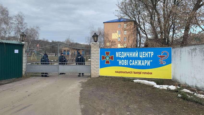 Іноземцям подобається українська їжа: «уханьский» українець зняв на відео будні в Санжарах