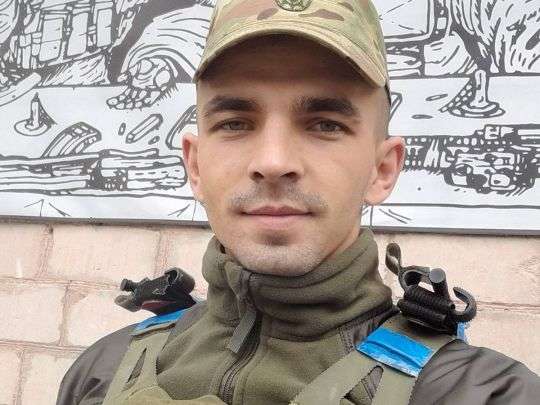 Боєць "Азова" усиновить 8 дітей, батьки яких підірвалися на міні