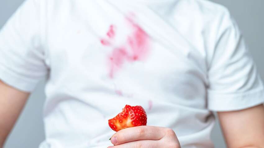 Як вивести пляму від полуниці з одягу: топ ефективних методів 