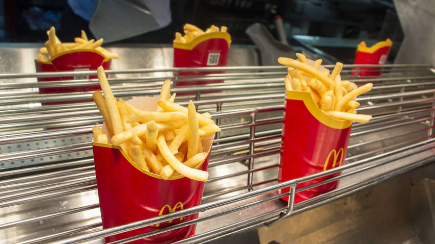 Працівник McDonald's поділився секретом, як зберегти картоплю фрі теплою Працівник McDonald's поділився секретом, як зберегти картоплю фрі теплою