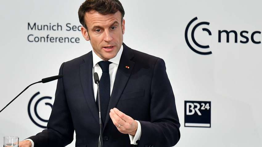 Макрон заявил, что сегодня нет времени для диалога с Путиным