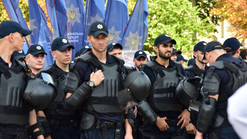 Полиция перешла на чрезвычайный режим: все окружные избирательные комиссии взяты под круглосуточную охрану