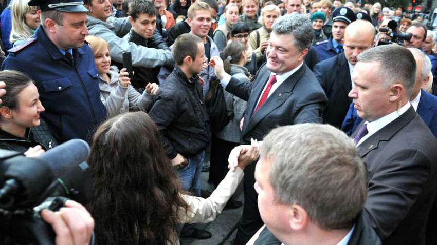 Стало известно, как долго за госсчет будут охранять Порошенко