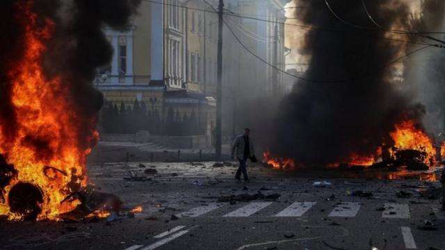 Похоже, мы перебороли с секретностью. Миру нужно показать ужасные пожары и плач испуганных детей Похоже, мы перебороли с секретностью. Миру нужно показать ужасные пожары и плач испуганных детей