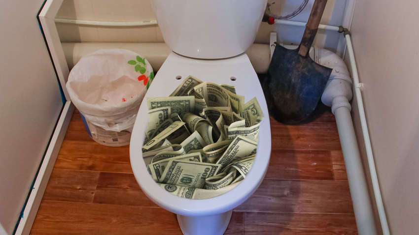 В одеській мерії хтось заховав велику суму грошей в туалеті 