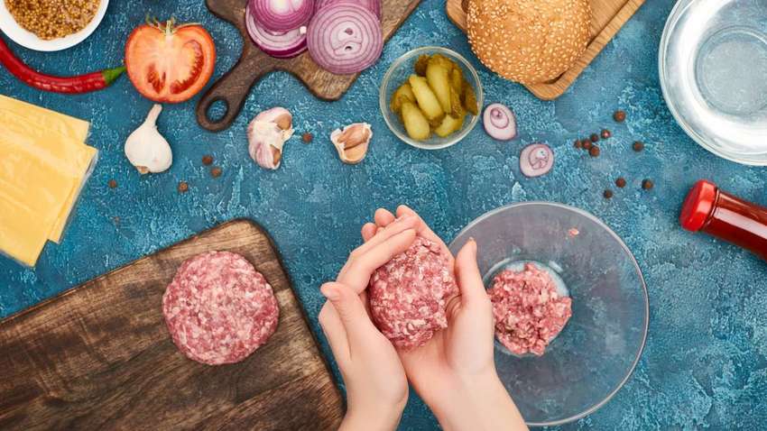 Зачем изобретательные хозяйки добавляют сахар в фарш