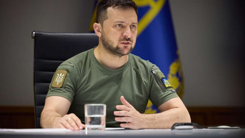 Зеленский заявил о больших увольнениях в ГУР и СБУ после перестрелки в Киеве Зеленский заявил о больших увольнениях в ГУР и СБУ после перестрелки в Киеве