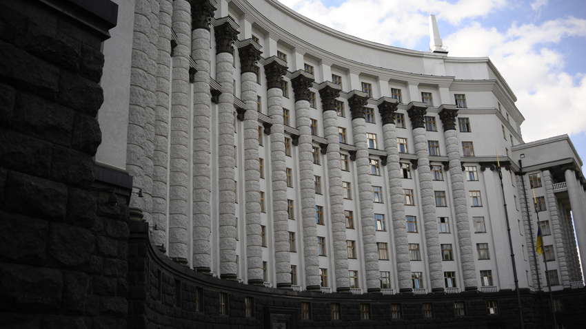 Пенсії та зарплати профінансують повністю, ситуація під контролем, - Кабмін