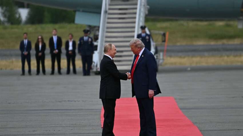 Трамп впервые за два месяца позвонил Путину: первые подробности