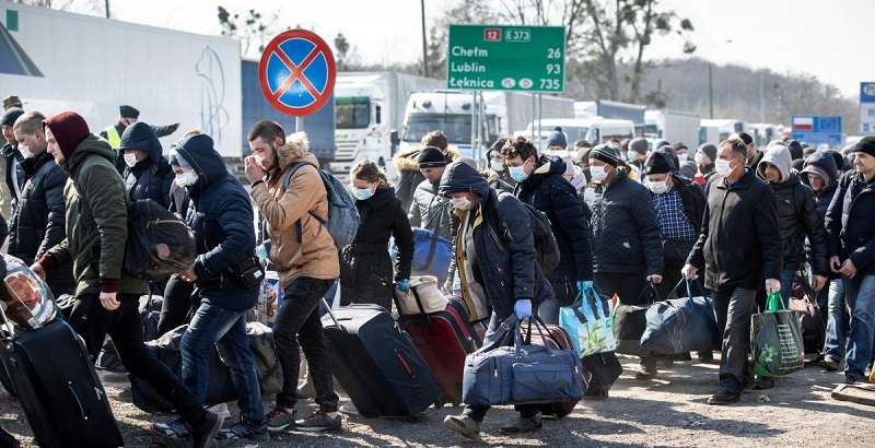 Мрія президента і страшний сон Служби зайнятості: що обіцяє Україні масове повернення заробітчан 