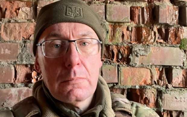 Правительство, несмотря на войну, поддерживает больше не ВСУ, а асфальтоукладчиков