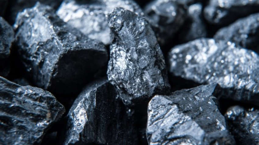 Кому принадлежит первый уголь, пришедший в Украину из-за границы – ДТЭК или государству