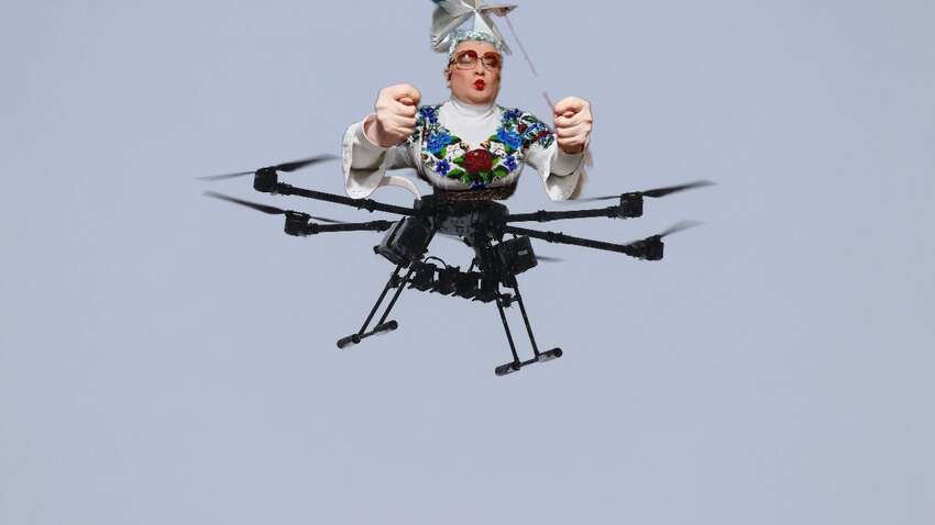 Новое культурное оружие: песни Сердючки раздаются из дронов, атакующих оккупантов