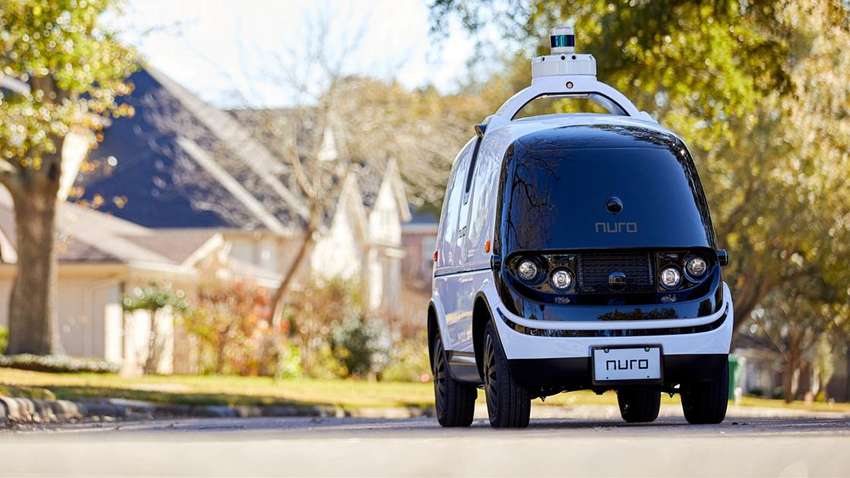 В США автомобиль без руля и педалей самостоятельно развозит пиццу