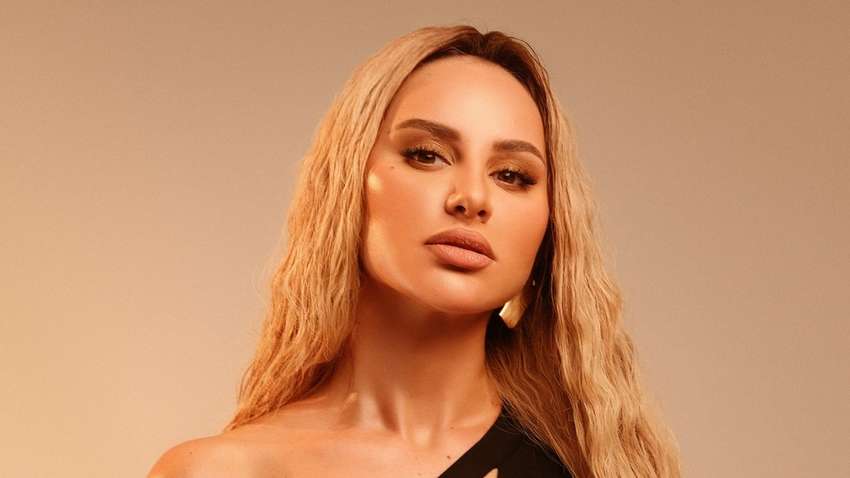 Відома співачка родом з України отримала російський паспорт 