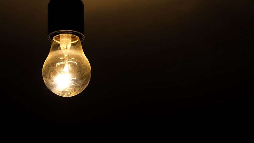 Чи потрібно ввечері під час повітряної тривоги вимикати світло