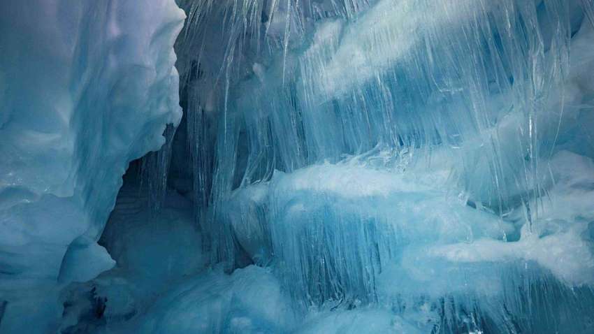 Триповерхова крижана печера з річкою та озером: українські полярники зробили відкриття в Антарктиді 