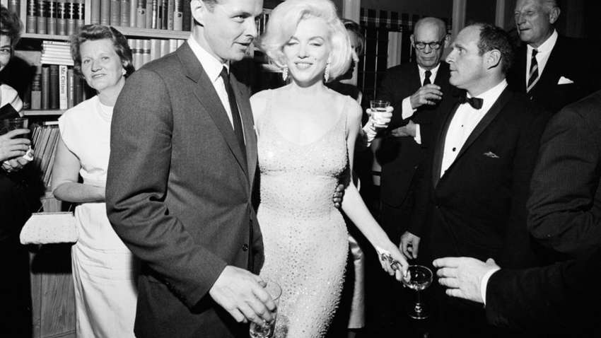 20 самых дорогих платьев всех времен и народов