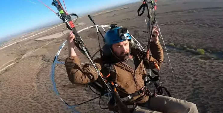 Блогер выжил после падения с мотопараплана: что случилось 