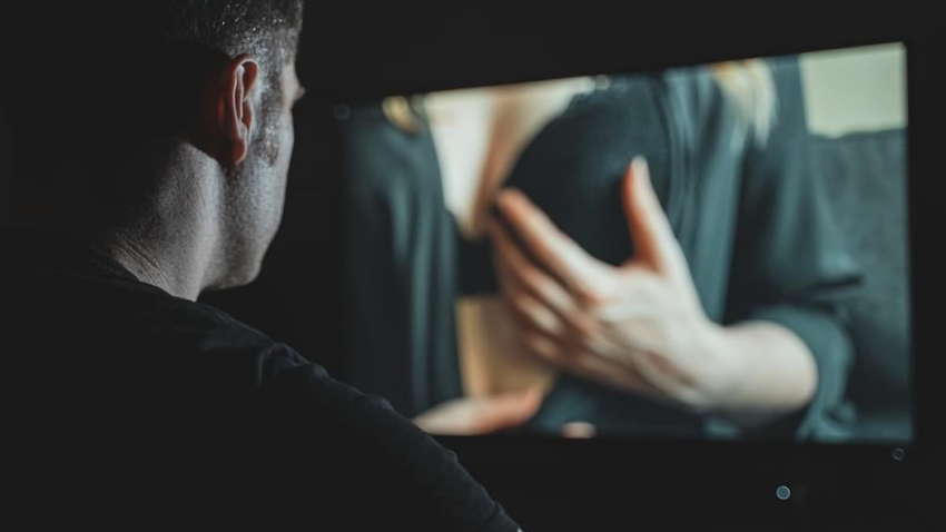 Какое отношение украинцев к декриминализации порнографии Какое отношение украинцев к декриминализации порнографии