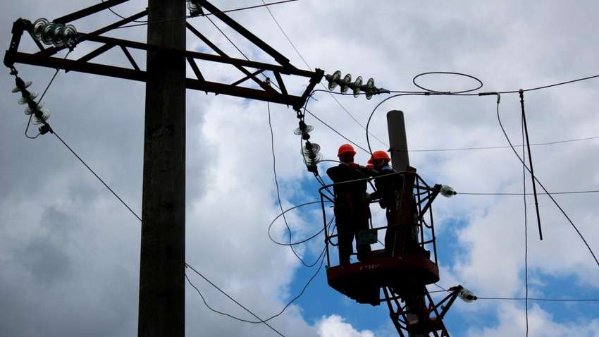 Из-за непогоды в Украине без света остались более 600 населенных пунктов