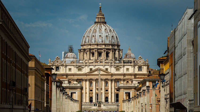 Ватикан почне відпускати гріхи онлайн всім, хто пов'язаний з коронавірусом