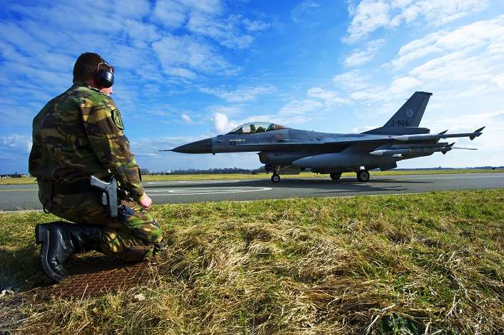 Навчання українських пілотів на F-16 відкладається й у серпні: у чому причина