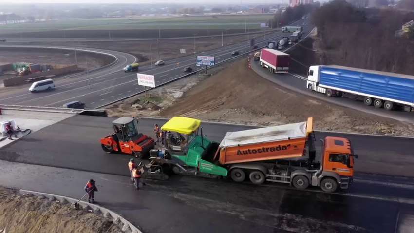 Реальні плани або пусті балачки: що стоїть за обіцянками Гончарука привести дороги в порядок