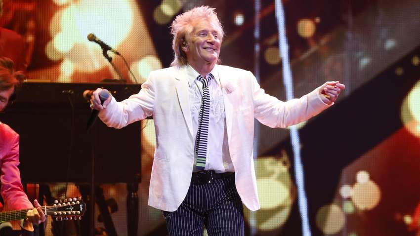 Публика освистала Рода Стюарта за его выступление в поддержку Украины Публика освистала Рода Стюарта за его выступление в поддержку Украины