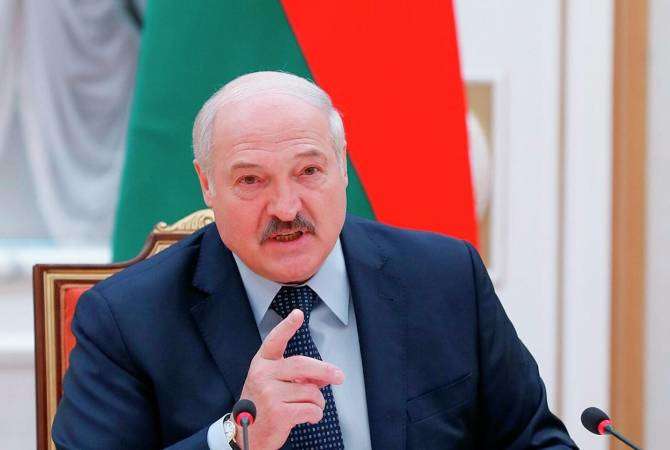 Несмотря на продолжающиеся обстрелы с Беларуси, Лукашенко обратился к украинцам с поздравлениями