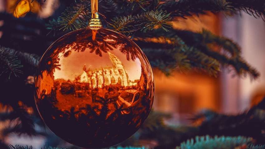 Как украсить ёлку по фэншуй, чтобы превратить новогоднее дерево в магнит добра и денег