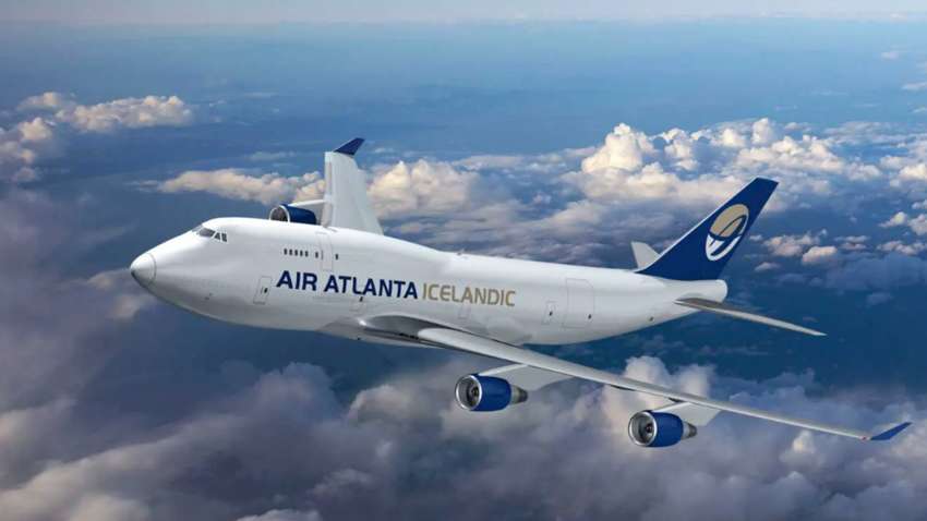 Екстрена посадка літака: по борту бігав кінь