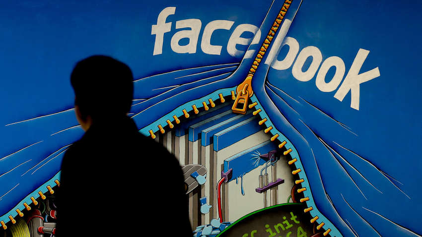 В Україні сотня "штабів профі" веде інформаційну війну на Facebook