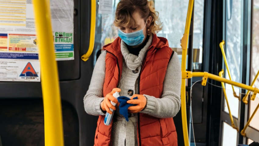 Одной категории населения разрешили ездить без пропусков - кто это